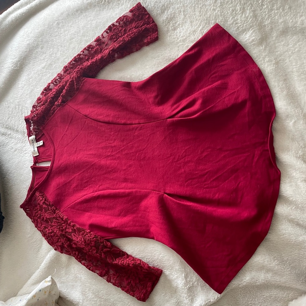 RED MONTEAU PEPLUM TOP W/ LACE SLEEVES, SIZE SMALL